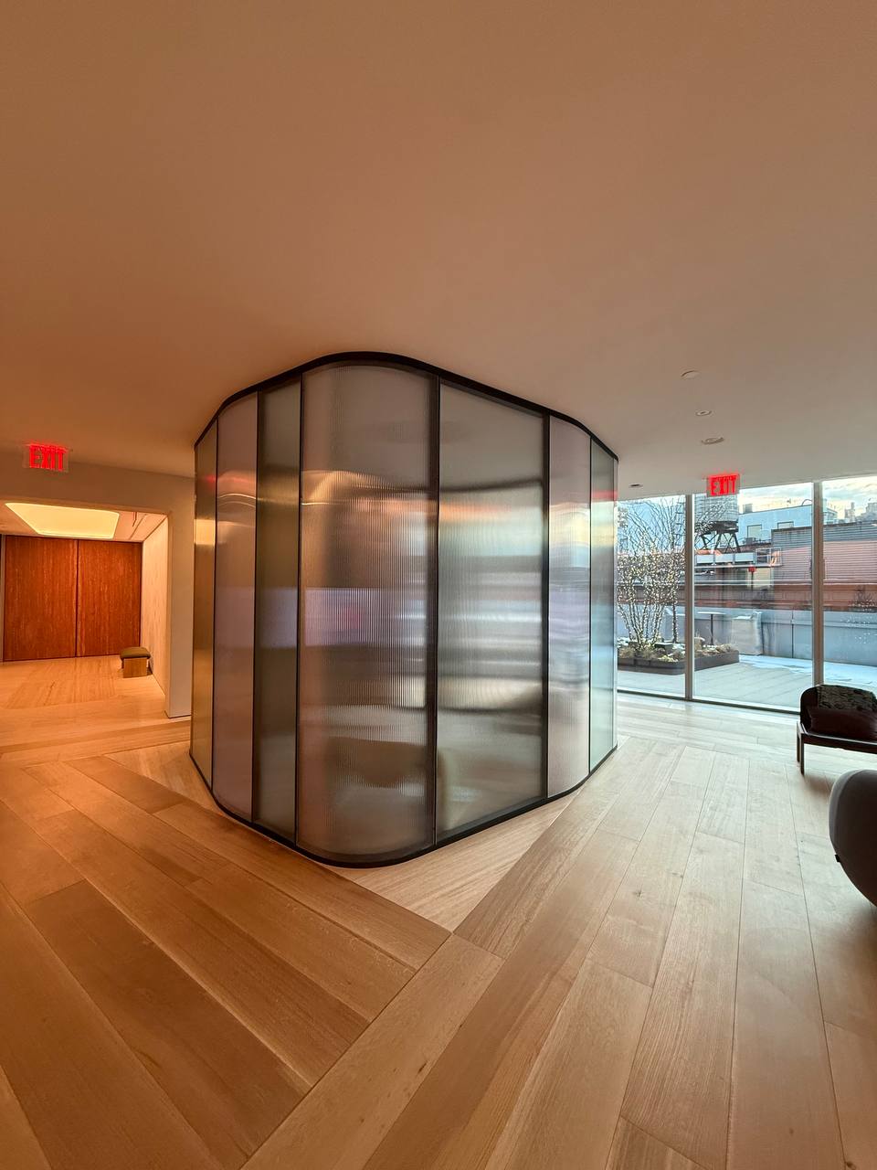 Frameless glass office wall system Manhattan 2