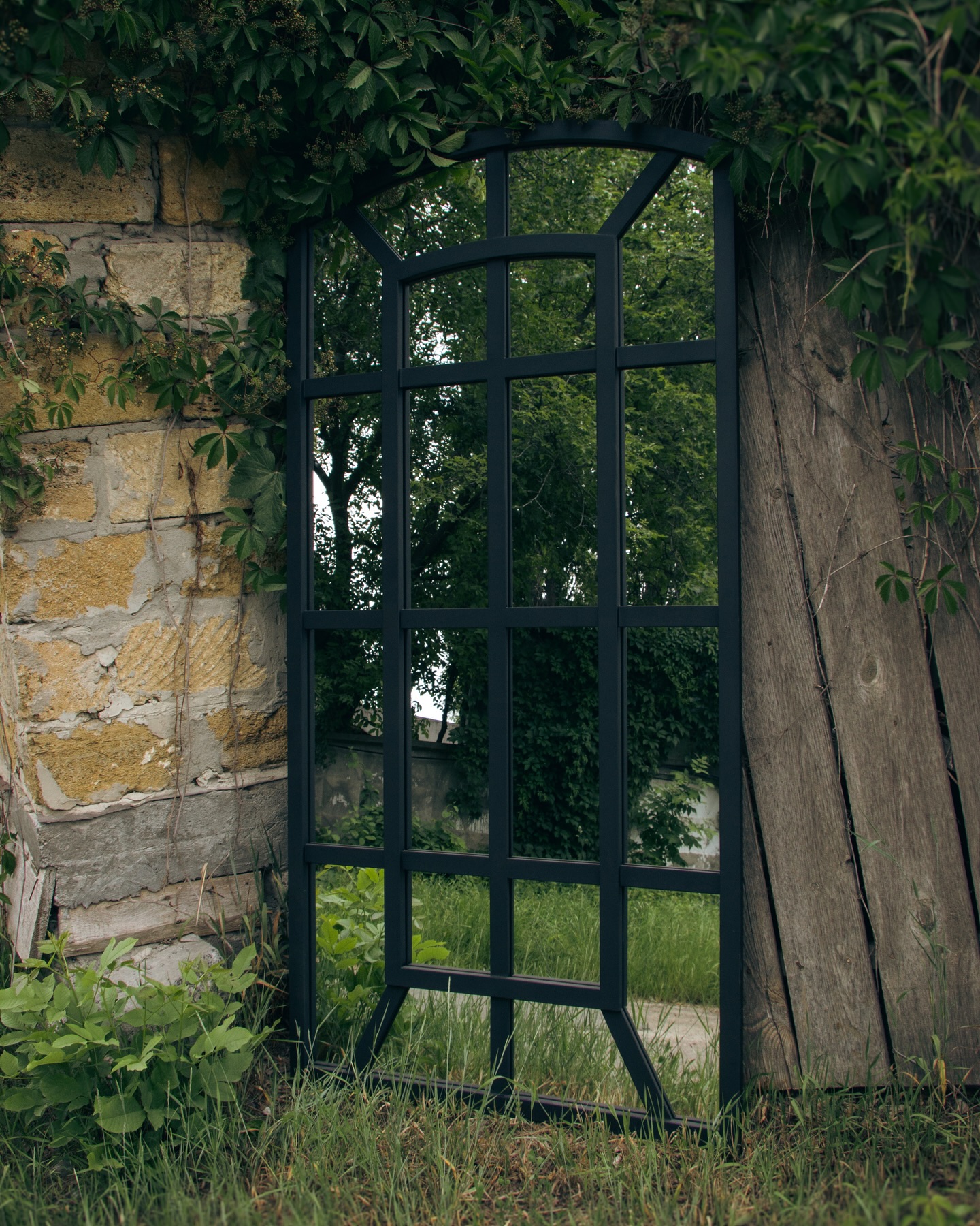 Handcrafted black metal framed mirror design
