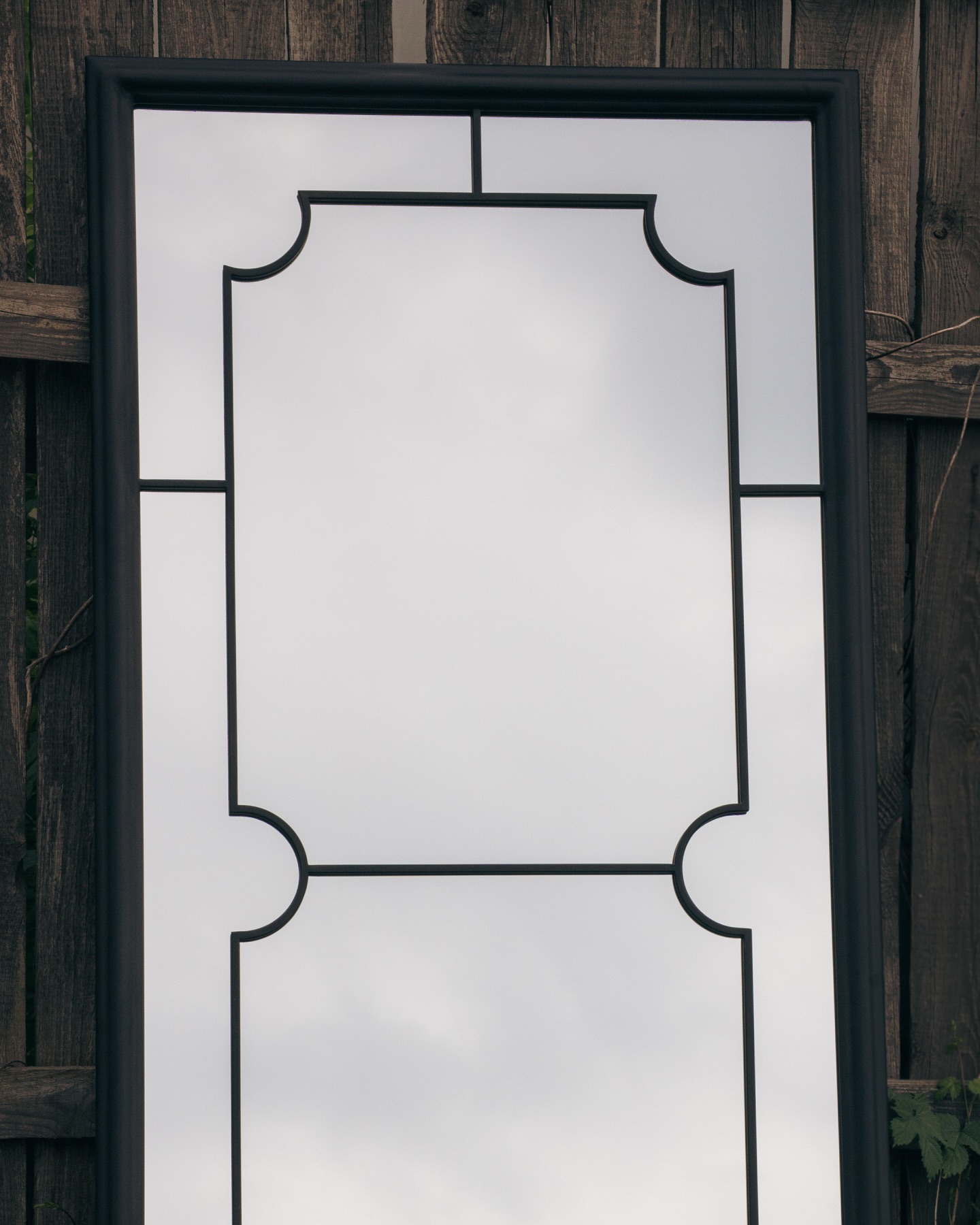Handmade decorative metal mirror frame for boutique store